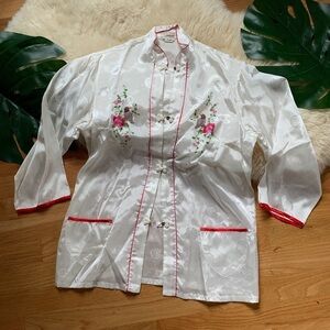 NWOT💕Embroidered traditional Floral Kimono S